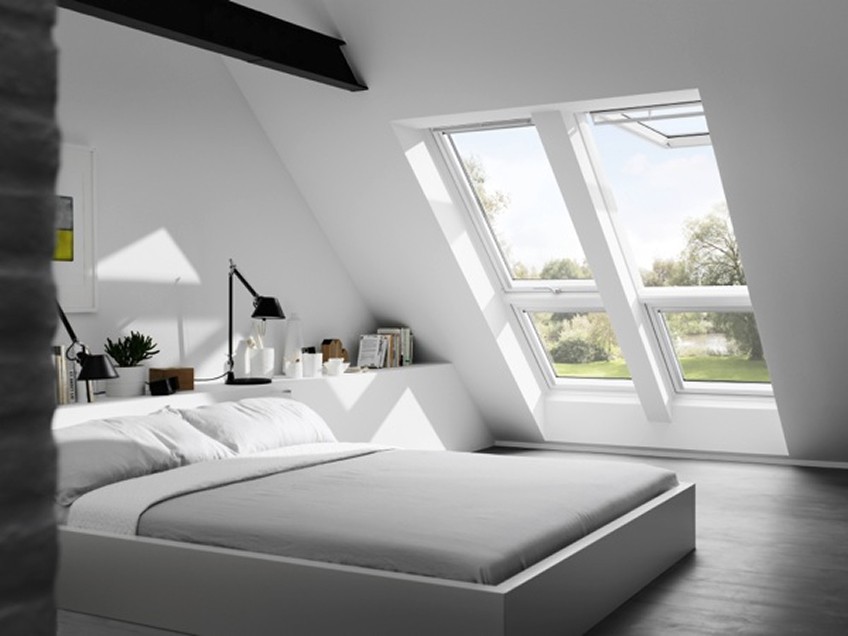 Beispiel für ein Schlafzimmer mit schrägem Dachfenster.